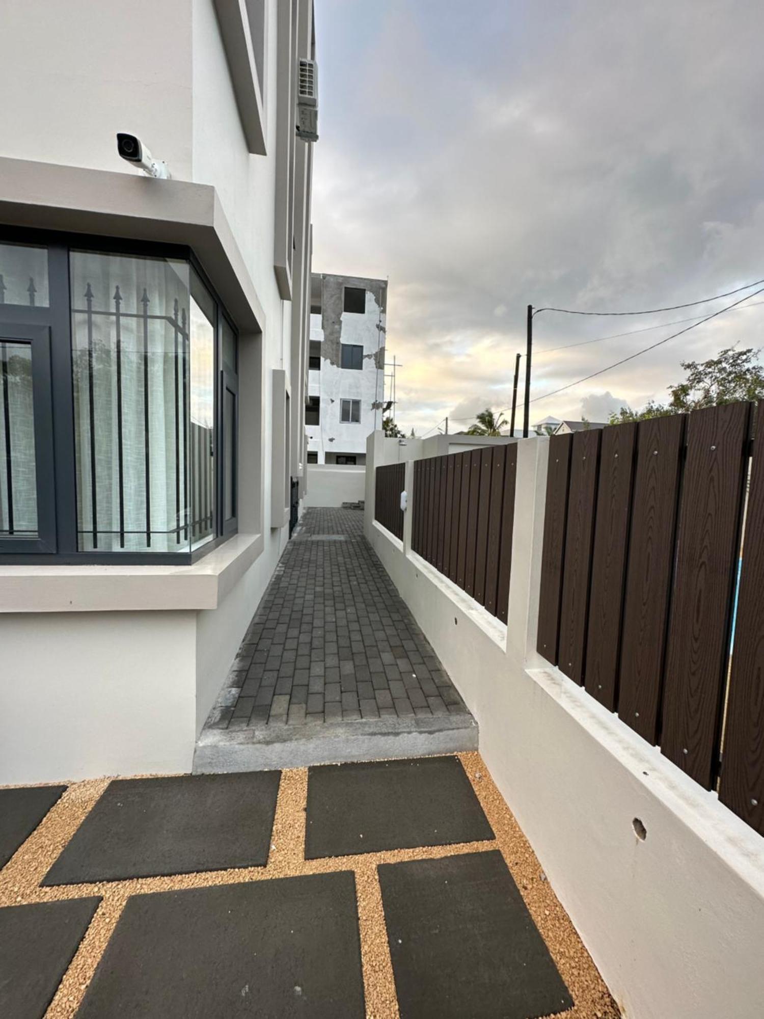 Seasand-Entire Luxury 3 Bd Condo - Close To Beach Flic en Flac Exterior foto